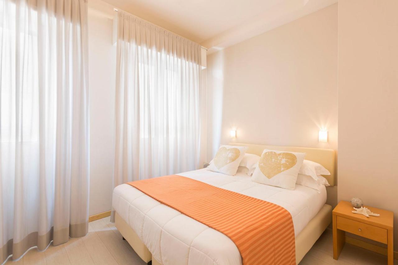 Hotel Commodore Riccione Exteriör bild