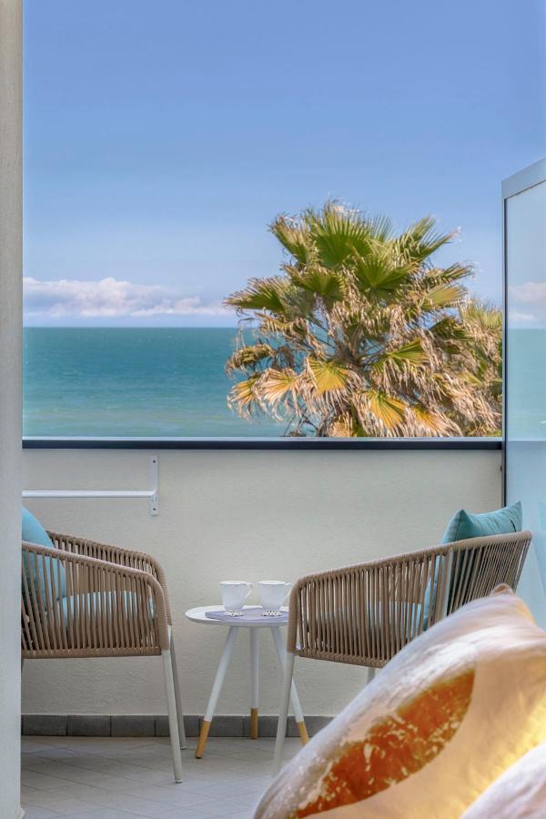 Hotel Commodore Riccione Exteriör bild