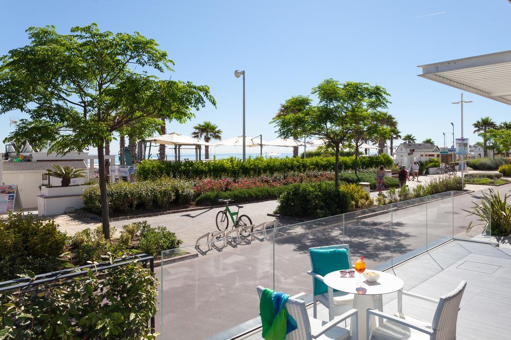 Hotel Commodore Riccione Exteriör bild