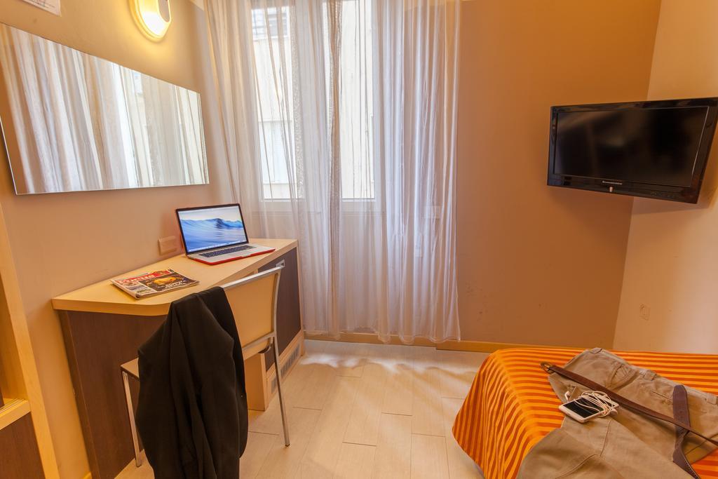 Hotel Commodore Riccione Exteriör bild