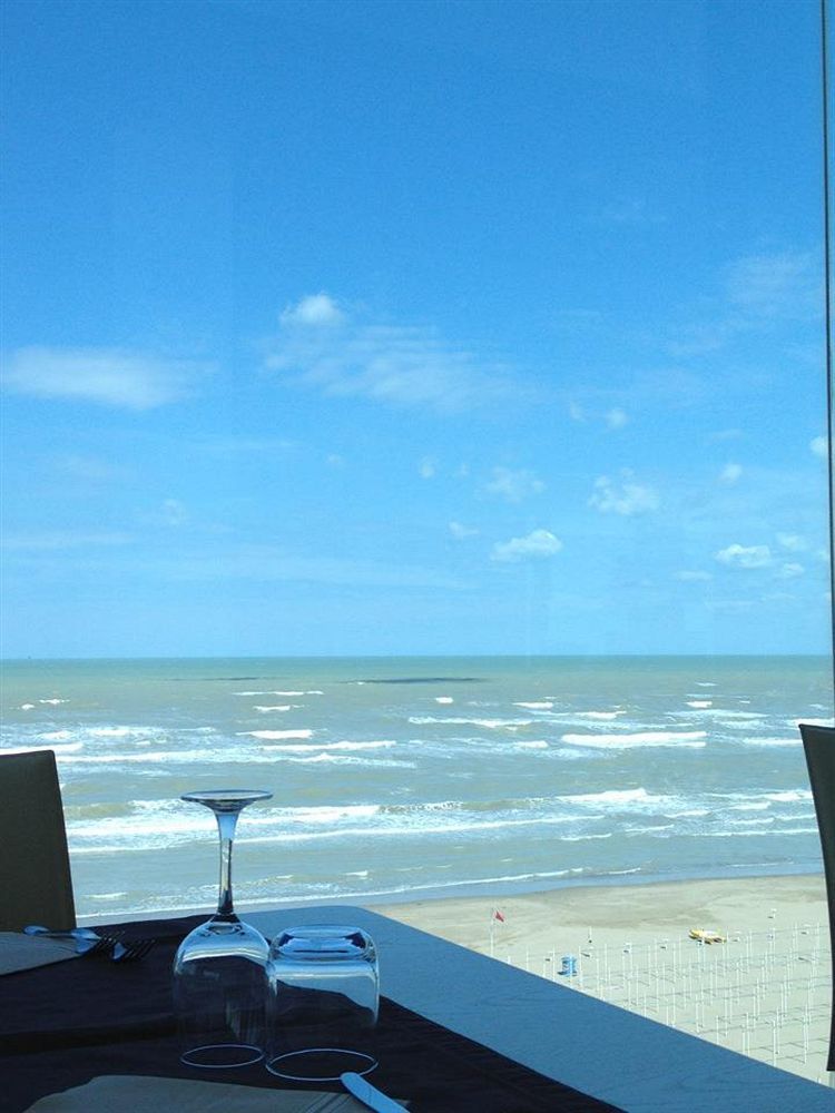 Hotel Commodore Riccione Exteriör bild