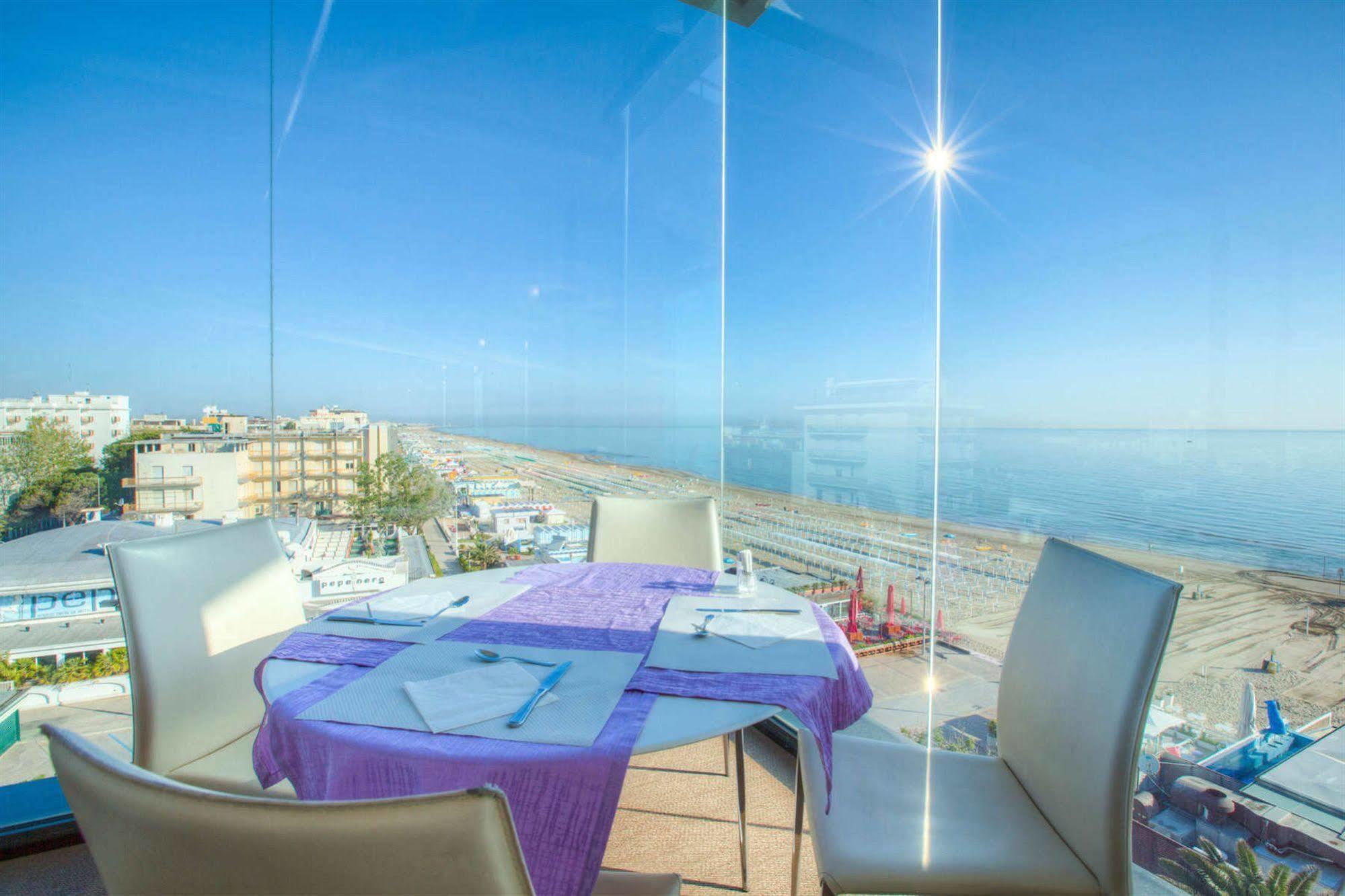 Hotel Commodore Riccione Exteriör bild