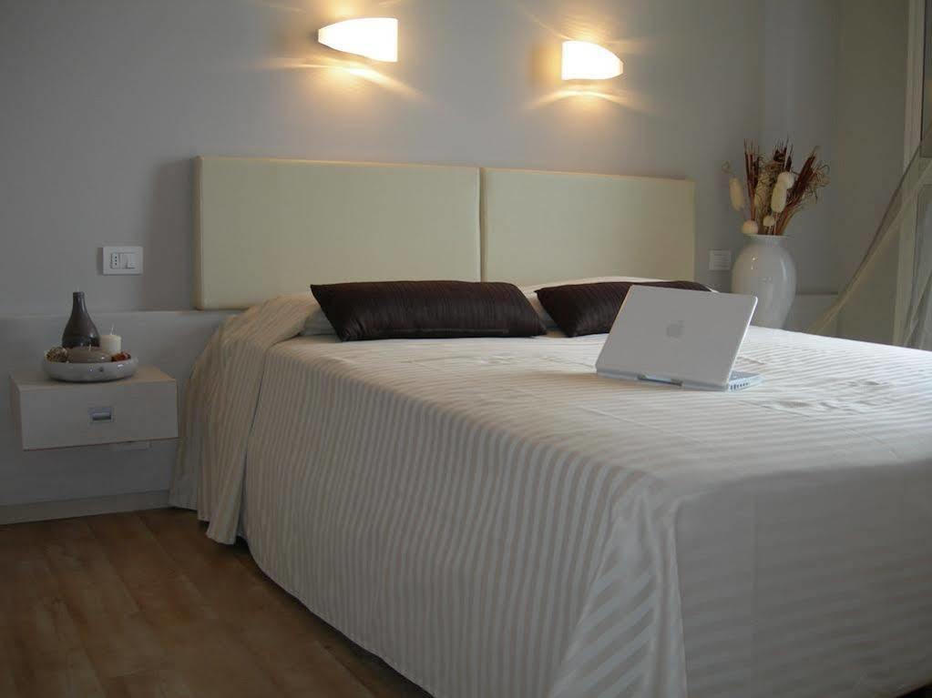 Hotel Commodore Riccione Exteriör bild