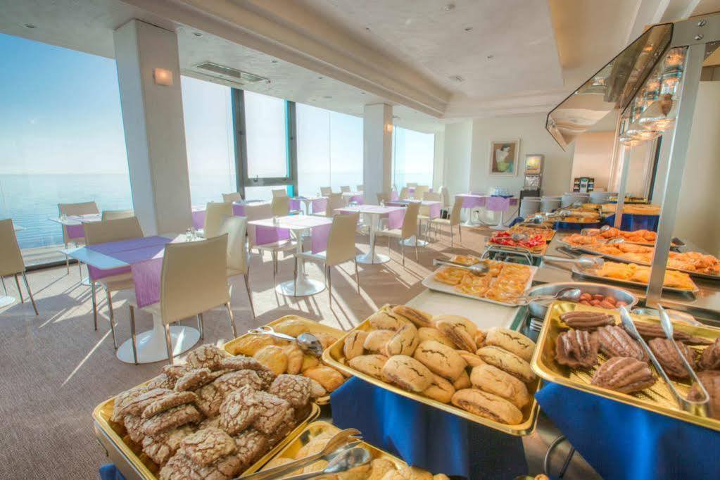 Hotel Commodore Riccione Exteriör bild